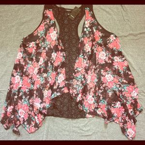 🔥NWT Floral & Lace Cardigan 🔥